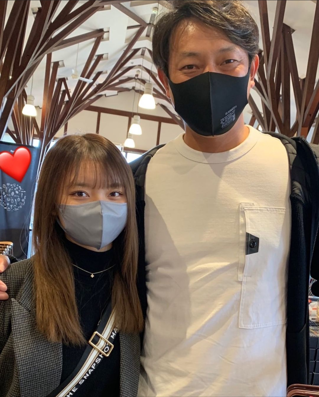 【画像】岩隈の娘(19歳)がこれだｧ…ﾜﾝﾄｩｯｽﾘｯ！\n_3