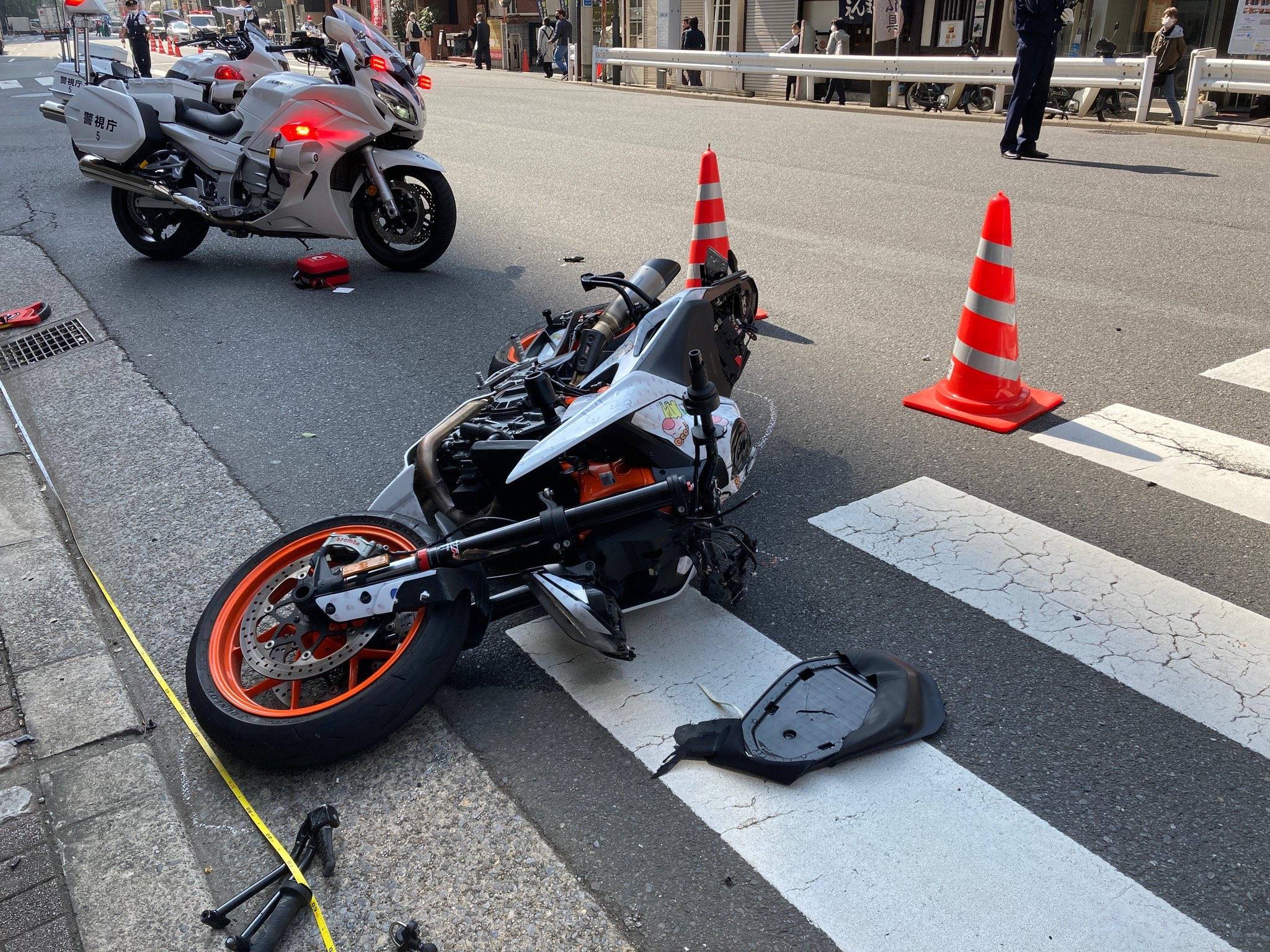 高級バイク「KTM」早稲田通りで自動車と衝突しライダーが○亡\n_1