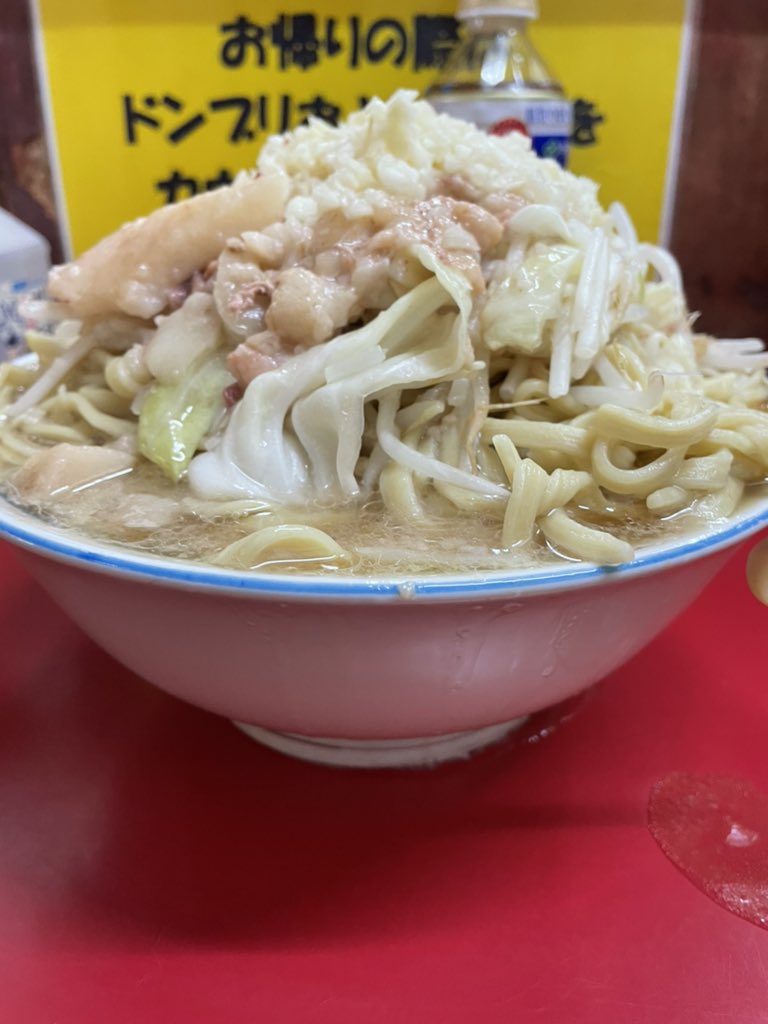 ラーメン二郎がついに外国人バックパッカーにバレる「たった3ドルでこの量は安すぎるよジャップ」  [449534113]\n_3