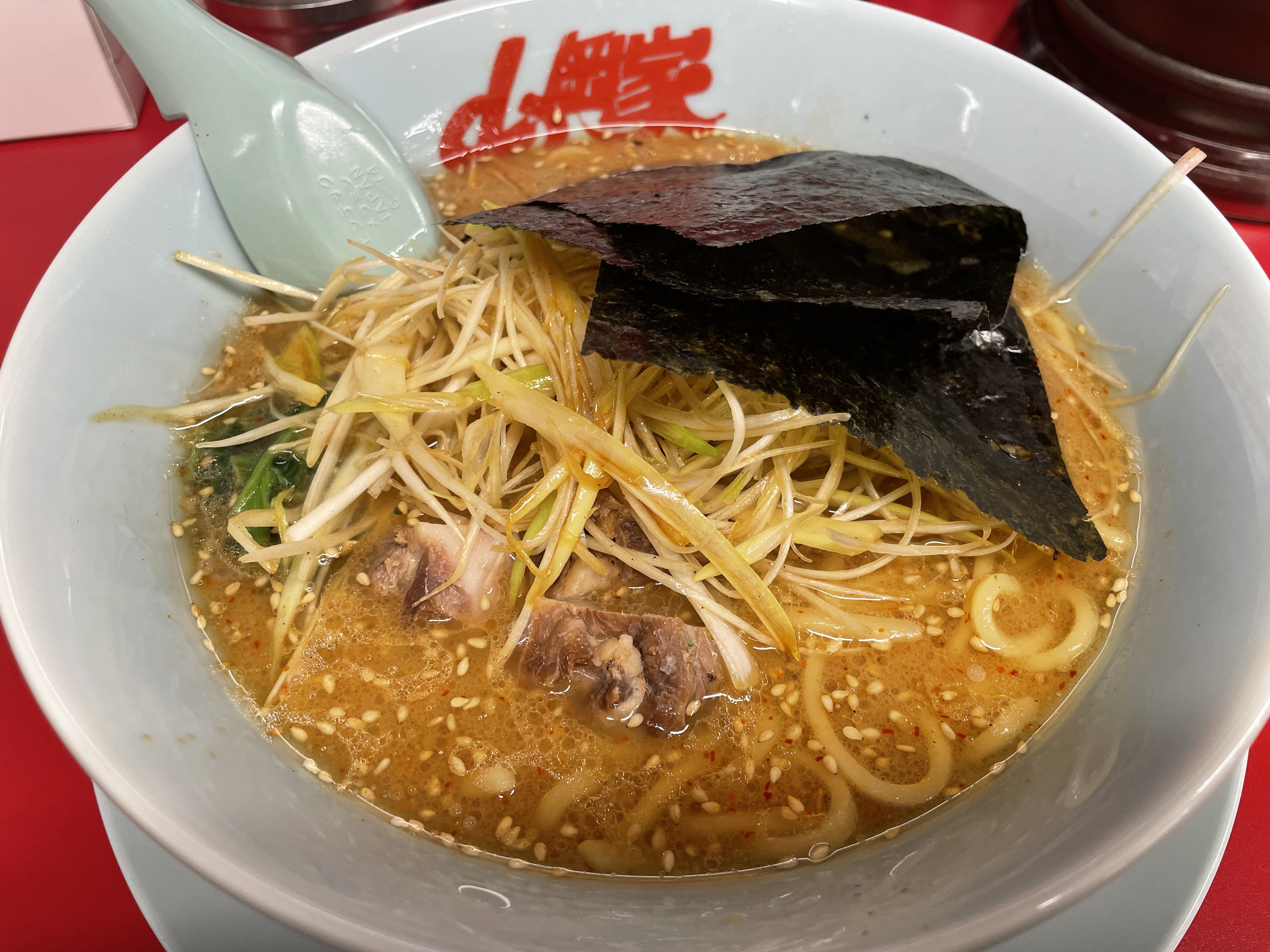 山岡家→これが大人気な理由  [831811767]
_44_44